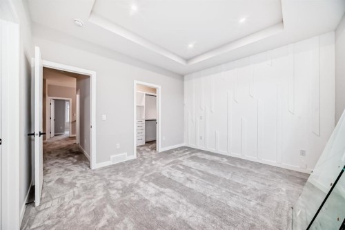 508 Heritage Boulevard, Cochrane, AB - Indoor Photo Showing Other Room