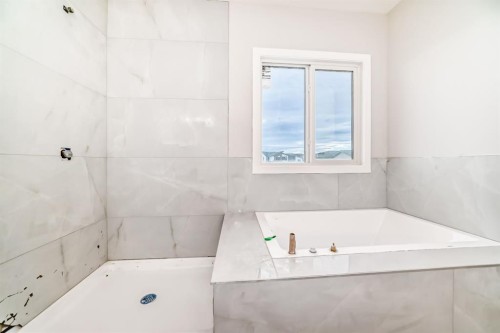 508 Heritage Boulevard, Cochrane, AB - Indoor Photo Showing Bathroom