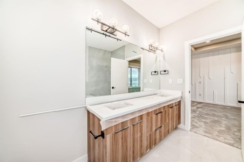 508 Heritage Boulevard, Cochrane, AB - Indoor Photo Showing Bathroom