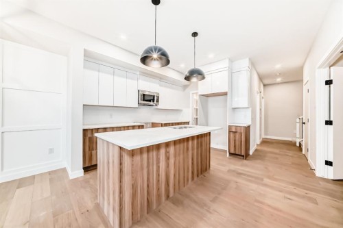 508 Heritage Boulevard, Cochrane, AB - Indoor Photo Showing Kitchen
