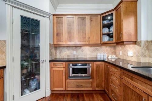 1-2413 2 Avenue Nw, Calgary, AB - Indoor Photo Showing Kitchen