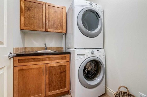 1-2413 2 Avenue Nw, Calgary, AB - Indoor Photo Showing Laundry Room