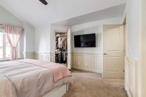 1-2413 2 Avenue Nw, Calgary, AB - Indoor Photo Showing Bedroom