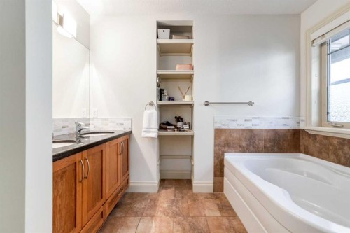 1-2413 2 Avenue Nw, Calgary, AB - Indoor Photo Showing Bathroom