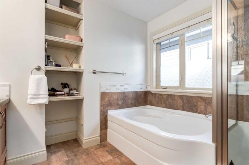 1-2413 2 Avenue Nw, Calgary, AB - Indoor Photo Showing Bathroom