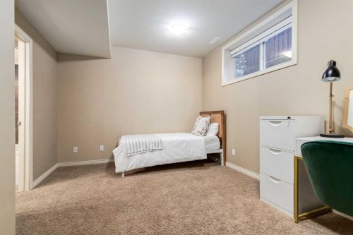 1-2413 2 Avenue Nw, Calgary, AB - Indoor Photo Showing Bedroom
