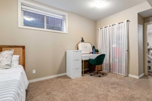 1-2413 2 Avenue Nw, Calgary, AB - Indoor Photo Showing Bedroom