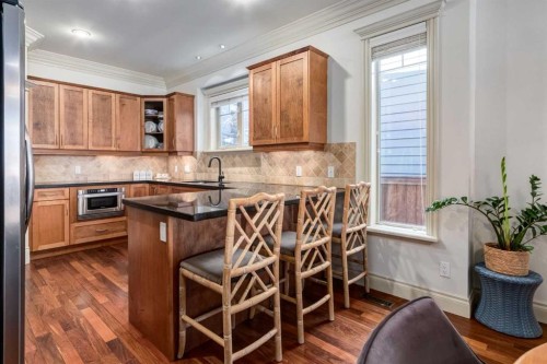1-2413 2 Avenue Nw, Calgary, AB - Indoor Photo Showing Kitchen