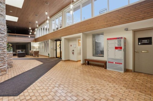 225-2425 90 Avenue Sw, Calgary, AB - Indoor Photo Showing Other Room