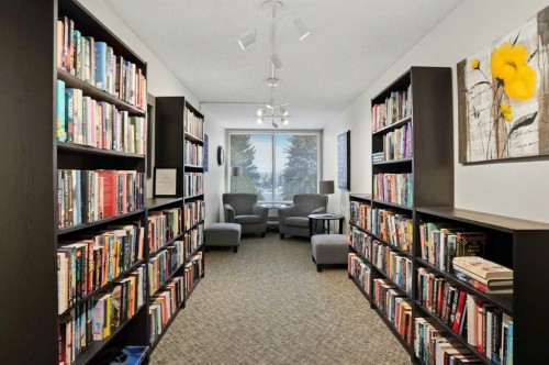 225-2425 90 Avenue Sw, Calgary, AB - Indoor Photo Showing Other Room