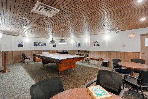 225-2425 90 Avenue Sw, Calgary, AB - Indoor Photo Showing Other Room