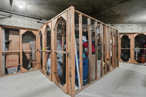 225-2425 90 Avenue Sw, Calgary, AB - Indoor With Storage