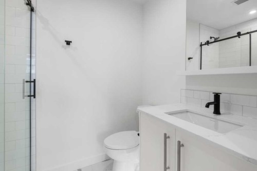 409-8375 Broadcast Avenue, Calgary, AB - Indoor Photo Showing Bathroom