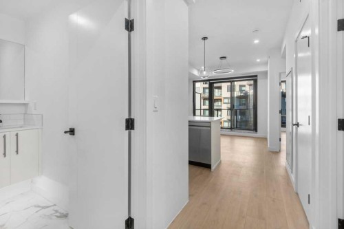 409-8375 Broadcast Avenue, Calgary, AB - Indoor