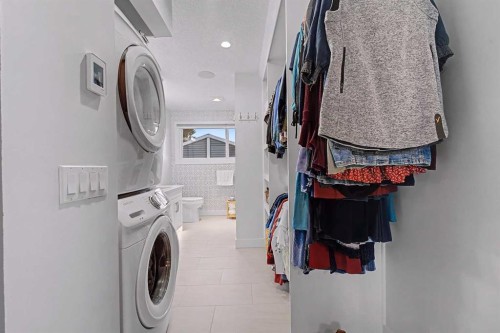 32 Sinclair Crescent Sw, Calgary, AB - Indoor Photo Showing Laundry Room