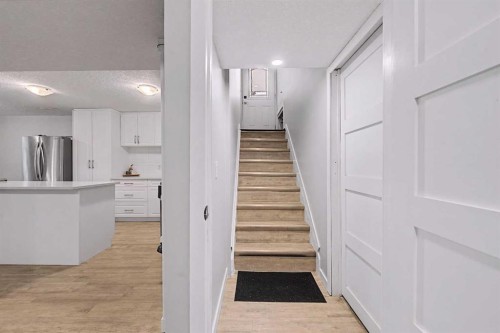32 Sinclair Crescent Sw, Calgary, AB - Indoor