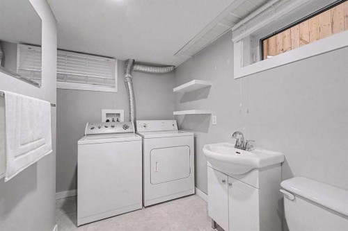 32 Sinclair Crescent Sw, Calgary, AB - Indoor Photo Showing Laundry Room