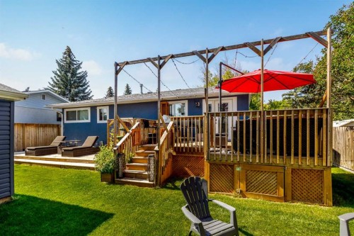 32 Sinclair Crescent Sw, Calgary, AB - Outdoor With Deck Patio Veranda