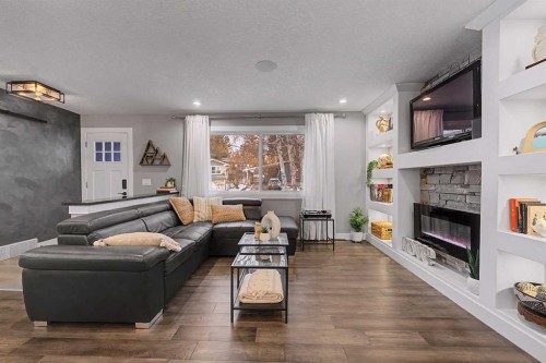 32 Sinclair Crescent Sw, Calgary, AB - Indoor Photo Showing Living Room With Fireplace