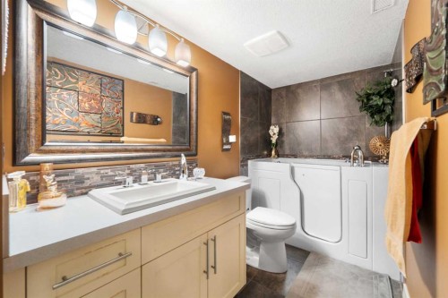 46 Autumn Circle Se, Calgary, AB - Indoor Photo Showing Bathroom