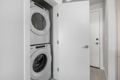 612-8230 Broadcast Avenue, Calgary, AB - Indoor Photo Showing Laundry Room