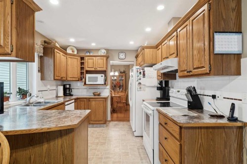 1025 Shawnee Road Sw, Calgary, AB - Indoor Photo Showing Kitchen With Double Sink