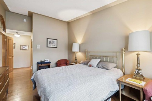 1025 Shawnee Road Sw, Calgary, AB - Indoor Photo Showing Bedroom