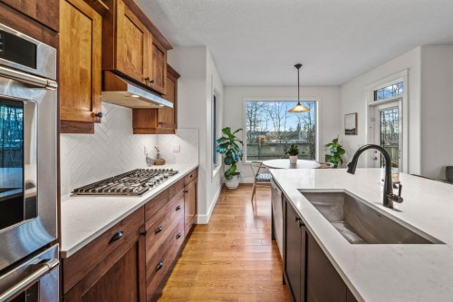 39 Wentworth Manor Sw, Calgary, AB - Indoor Photo Showing Kitchen With Upgraded Kitchen