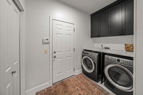 39 Wentworth Manor Sw, Calgary, AB - Indoor Photo Showing Laundry Room