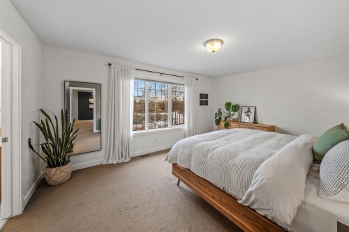 39 Wentworth Manor Sw, Calgary, AB - Indoor Photo Showing Bedroom