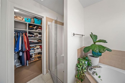 39 Wentworth Manor Sw, Calgary, AB - Indoor Photo Showing Bathroom