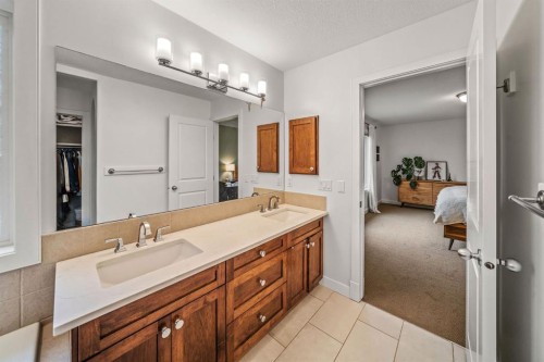 39 Wentworth Manor Sw, Calgary, AB - Indoor Photo Showing Bathroom