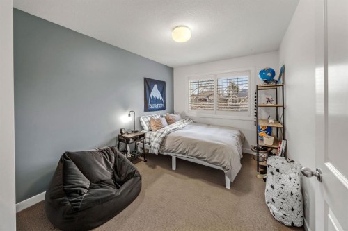 39 Wentworth Manor Sw, Calgary, AB - Indoor Photo Showing Bedroom