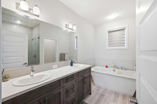 717 Windrow Manor Sw, Airdrie, AB 