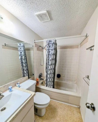 272 Abinger Crescent Ne, Calgary, AB - Indoor Photo Showing Bathroom