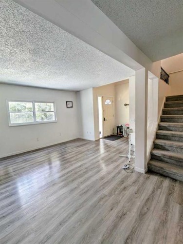 272 Abinger Crescent Ne, Calgary, AB - Indoor Photo Showing Other Room