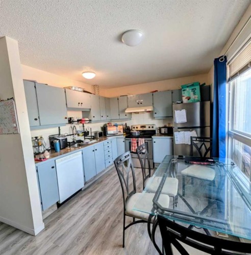 272 Abinger Crescent Ne, Calgary, AB - Indoor Photo Showing Kitchen