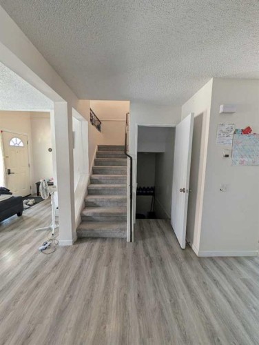 272 Abinger Crescent Ne, Calgary, AB - Indoor Photo Showing Other Room