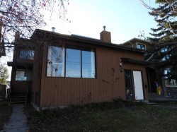 129 32 Avenue NW Calgary, AB T2M 2P7