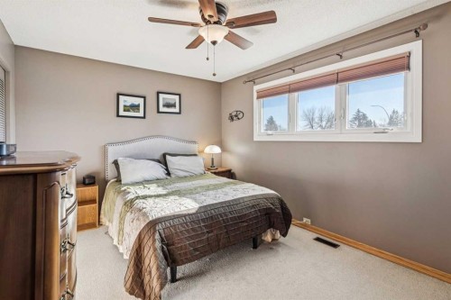 256 Huntridge Road Ne, Calgary, AB - Indoor Photo Showing Bedroom