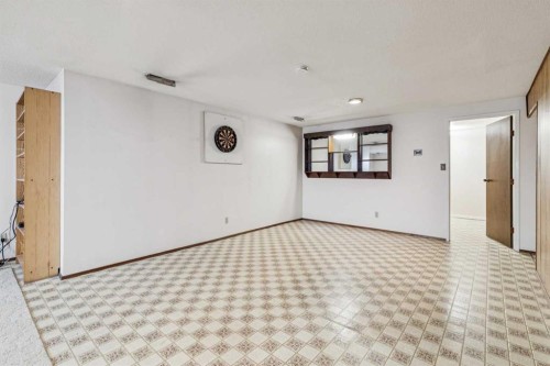 256 Huntridge Road Ne, Calgary, AB - Indoor Photo Showing Other Room