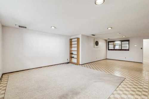 256 Huntridge Road Ne, Calgary, AB - Indoor Photo Showing Other Room