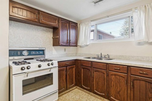 256 Huntridge Road Ne, Calgary, AB - Indoor Photo Showing Kitchen With Double Sink