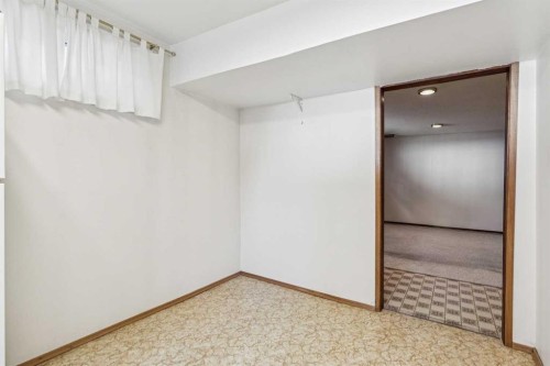 256 Huntridge Road Ne, Calgary, AB - Indoor Photo Showing Other Room