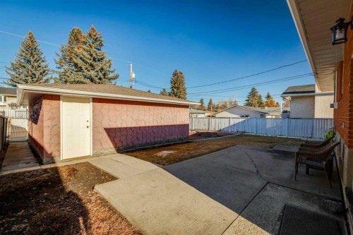 256 Huntridge Road Ne, Calgary, AB - Outdoor