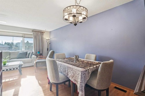 256 Huntridge Road Ne, Calgary, AB - Indoor Photo Showing Other Room