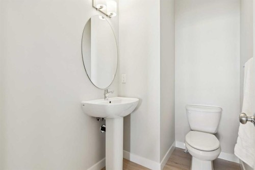 438 South Shore Drive, Chestermere, AB - Indoor Photo Showing Bathroom