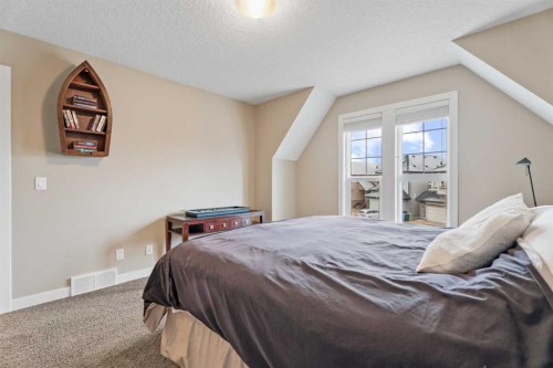 199 Cranarch Landing Se, Calgary, AB - Indoor Photo Showing Bedroom