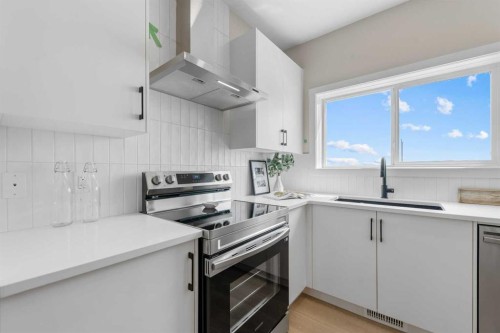 84 Buffaloberry Manor Se, Calgary, AB - Indoor Photo Showing Kitchen