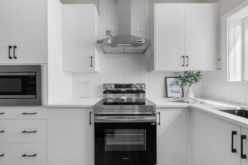 84 Buffaloberry Manor Se, Calgary, AB - Indoor Photo Showing Kitchen